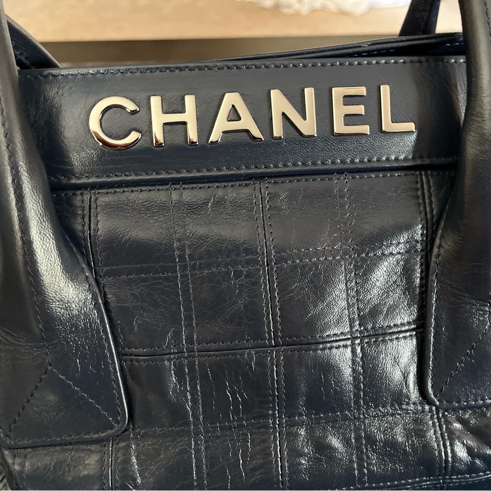 Vintage Navy Chanel Purse Quilted Lamb Skin quilted Authenticity Card & Cover